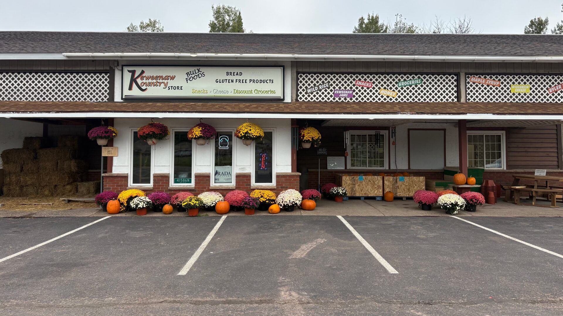 The Keweenaw Kountry Store storefront on US-41 in Chassell, Michigan, lined with pumpkins and potted mums